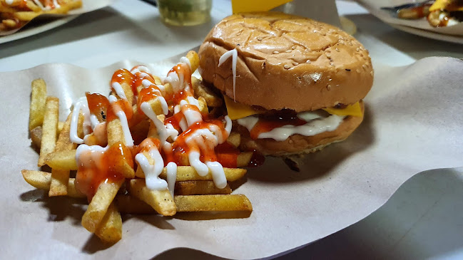 Opinii despre Victorian Street Burger Foodtruck în Labuan - Gastronomi dan perhotelan