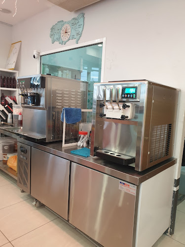 Queen Bee Ice Cream Dessert Shop - Gastronomi dan perhotelan