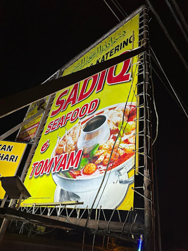 Sadiq Tomyam & Seafood - Gastronomi dan perhotelan