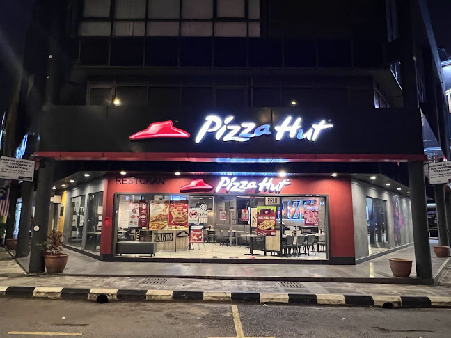 Pizza Hut TTDI - Gastronomi dan perhotelan