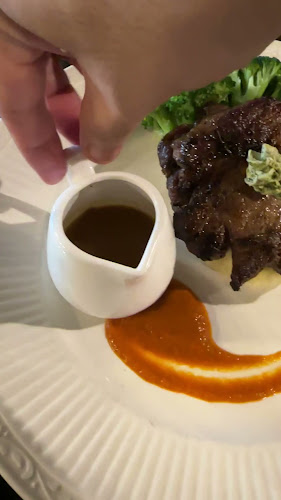 Hungry Bacon - Gastronomi dan perhotelan