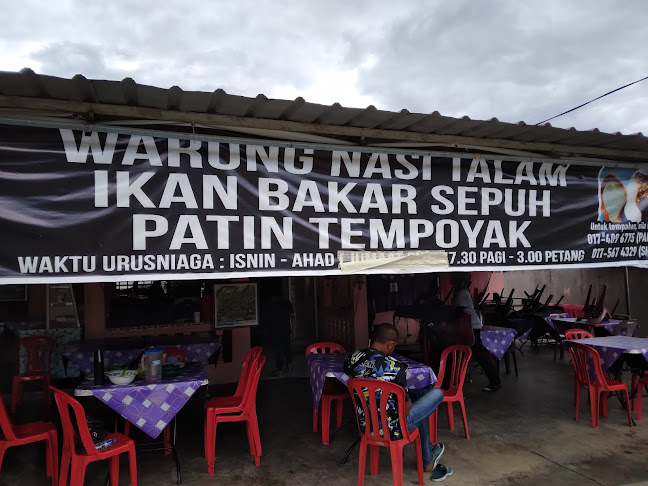 Opinii despre Warung Nasi Talam Ikan Bakar Sepuh în Lenggong - Gastronomi dan perhotelan