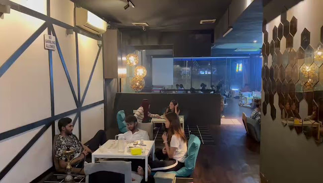 Opinii despre Shelter Sports & Games Cafe în Subang Jaya - Gastronomi dan perhotelan