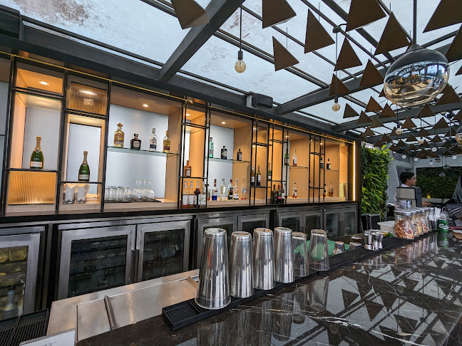Man Tao Bar I Rooftop Bar - Gastronomi dan perhotelan