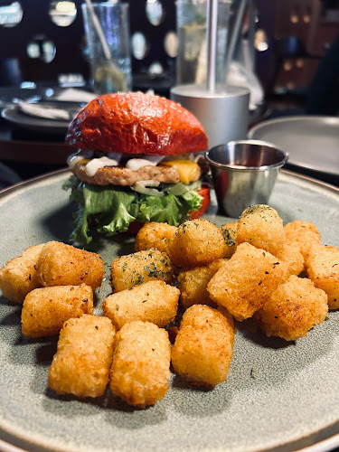 V88 Cafe & Bar Starhill