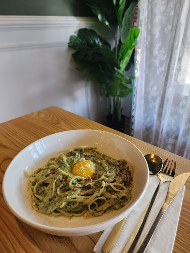 Breda Cafe - Gastronomi dan perhotelan