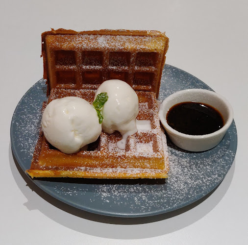 Comentarii opinii despre Eggxcite Cafe