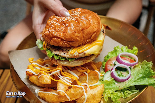 Opinii despre Serendipity Bar & Restaurant în Kota Kinabalu - Gastronomi dan perhotelan