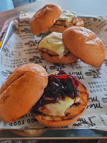 Mean Mince - Gastronomi dan perhotelan