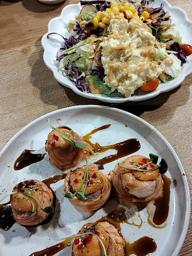 Kingu Kongu - Gastronomi dan perhotelan