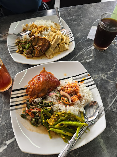 Opinii despre Warong 2000 Petra Jaya în Kuching - Gastronomi dan perhotelan