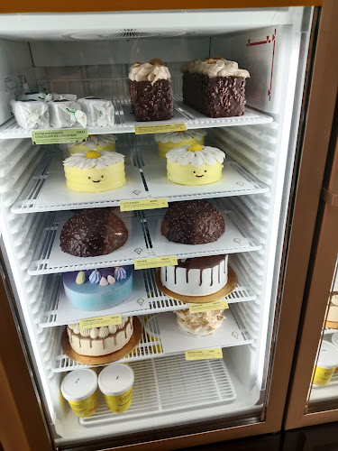 Inside Scoop AEON Mall Bukit Indah - Gastronomi dan perhotelan