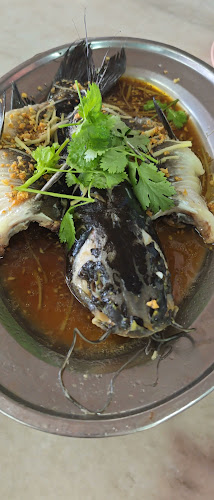 Opinii despre 榴莲饭档 Kedai Makanan Liu Lian (Liu Lian Restaurant) în Tanjung Tualang - Gastronomi dan perhotelan