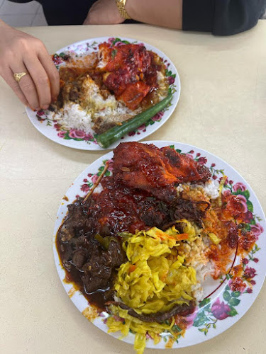 RESTORAN KARI KEPALA IKAN DEEN - Kampung Kepayang