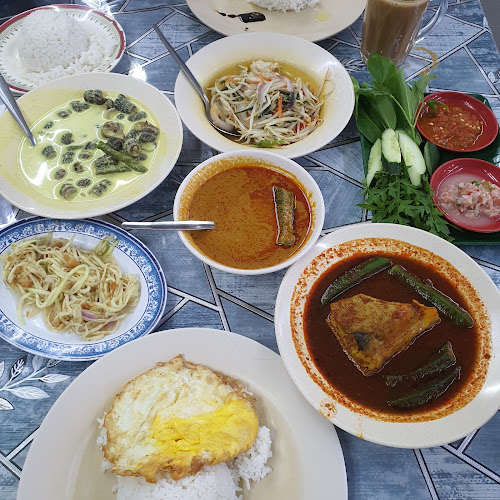 Haji Isenin Restoran Kari Kepala Ikan & Asam Pedas Semabok Melaka - Melaka
