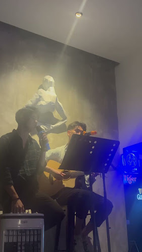 Opinii despre Live House în Kuching - Gastronomi dan perhotelan