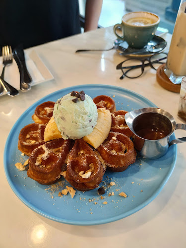 Marketplace Waffle Bar & Cafe - Gastronomi dan perhotelan