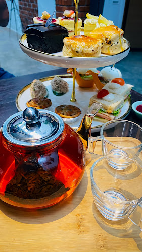 DoSomething-De Only Cafe - Gastronomi dan perhotelan