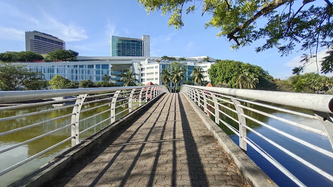 Opinii despre Parking Kedai Kopi Taman Tasik Shah Alam în Shah Alam - Gastronomi dan perhotelan