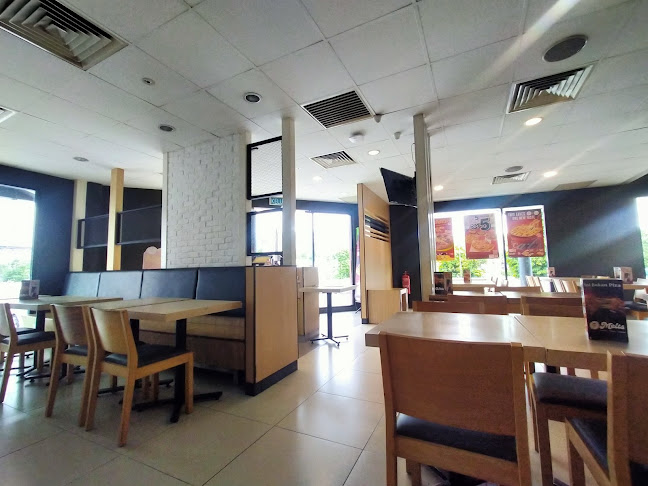 Pizza Hut Restaurant Pauh Jaya - Gastronomi dan perhotelan