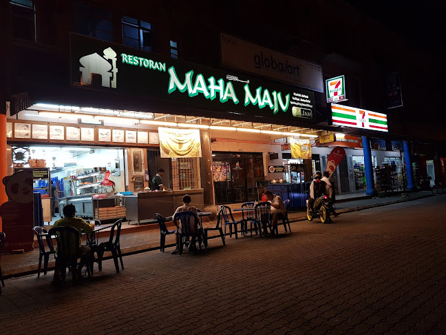 restoran maha maju - Gastronomi dan perhotelan