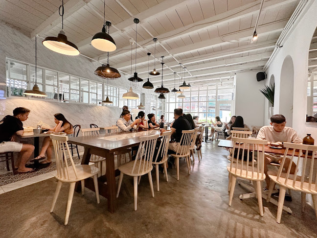 The Replacement - Lodge & Kitchen