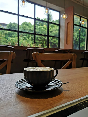 Comentarii opinii despre Makarios Book Café