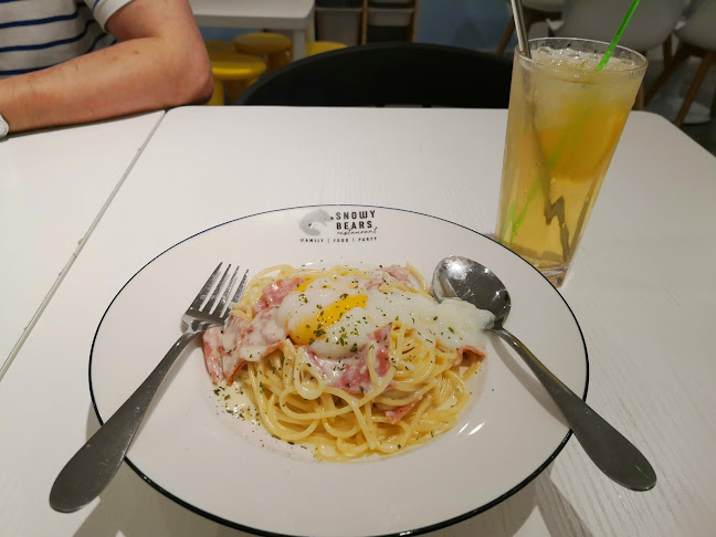 Snowy Bears Restaurant - Gastronomi dan perhotelan