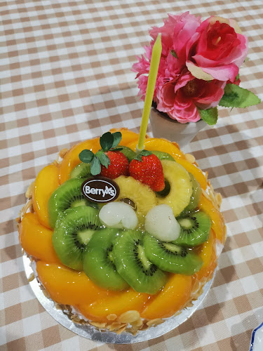 Opinii despre Berry's Cake House Sdn Bhd în Puchong - Gastronomi dan perhotelan
