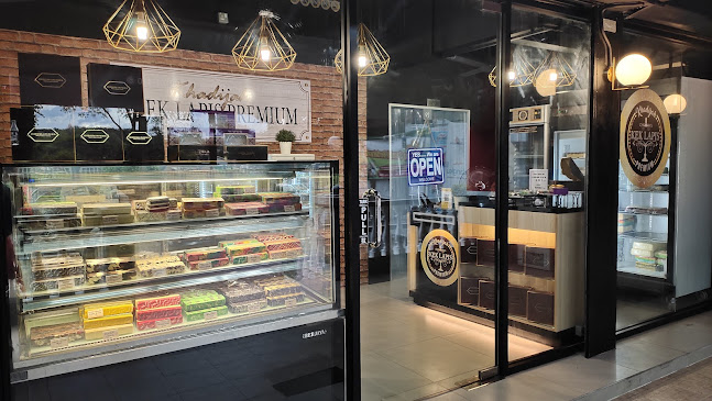 Khadijah - kek lapis sarawak premium