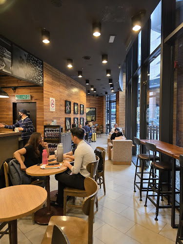 Starbucks - Gastronomi dan perhotelan