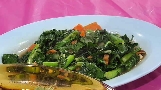 Restoran 77 (famous curry fish head)