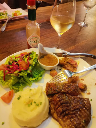 Opinii despre GRANDCHAMP's Cave & Shop Kota Kinabalu în Kota Kinabalu - Gastronomi dan perhotelan