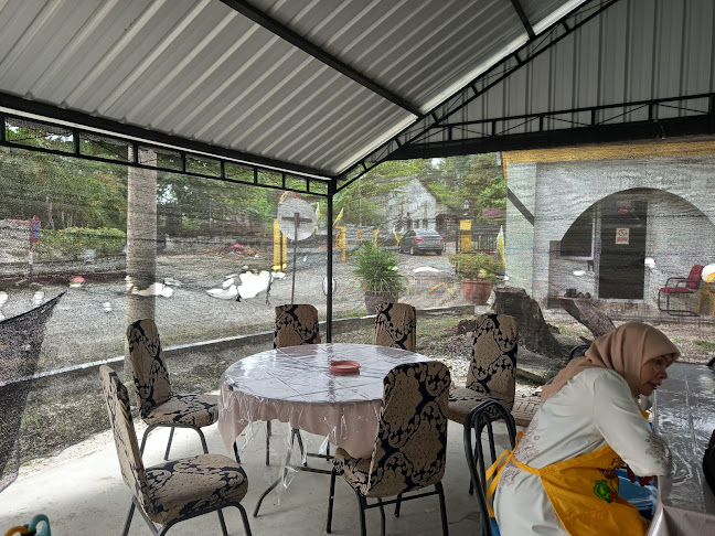 Nasi Berlauk Berek Keretapi (Kak Yah Nasi Dagang) - Ipoh