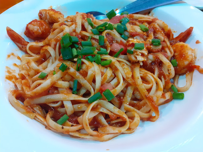 Der' Cabin Bistro Perling - Gastronomi dan perhotelan