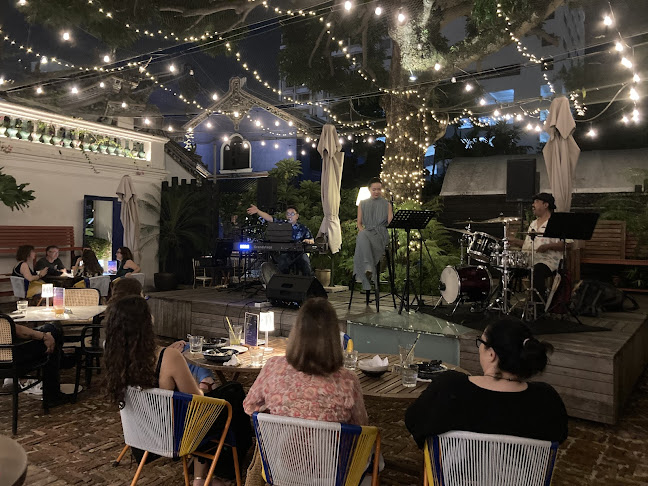 Mangga at the Blue Mansion - Gastronomi dan perhotelan