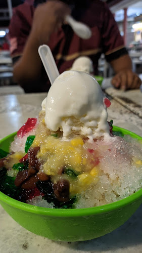 Kompleks Makanan Medan Renong Padang Kota Lama, 3, Padang Kota Lama, Jalan Tun Syed Sheh Barakbah, 10200 George Town, Penang