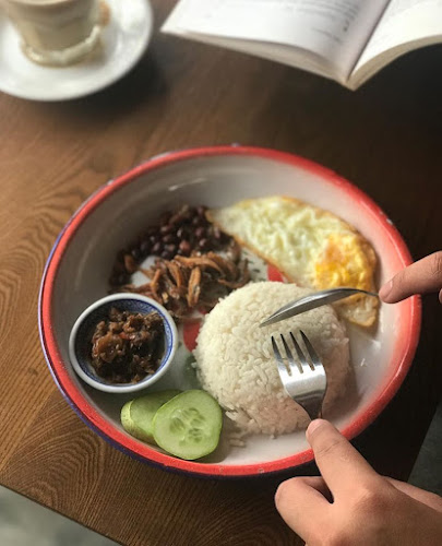 lima.tujoh Cafe & Guesthouse