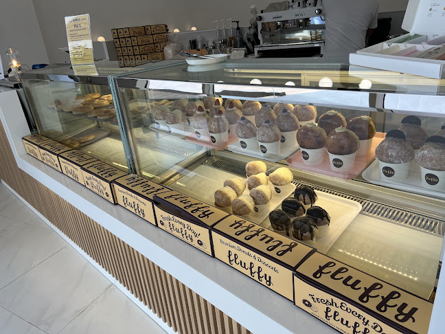 Opinii despre Cafe Fluffy - Everyday Handmade Dessert Cafe: Premium Donuts & Coffee în Iskandar Puteri - Gastronomi dan perhotelan