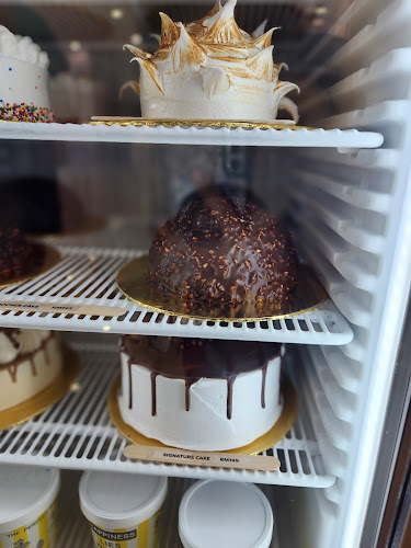 Inside Scoop AEON Mall Bukit Indah - Gastronomi dan perhotelan