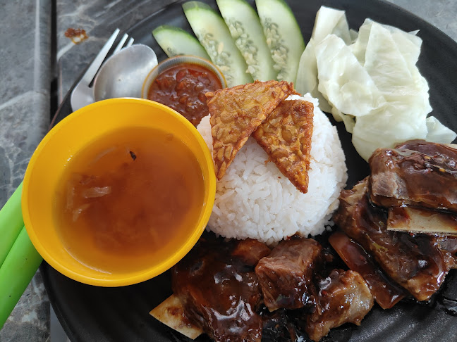 Warong 2000 Petra Jaya - Gastronomi dan perhotelan