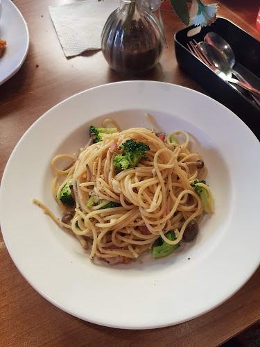 Opinii despre Buddies Cafe And Bar în Kampar - Gastronomi dan perhotelan