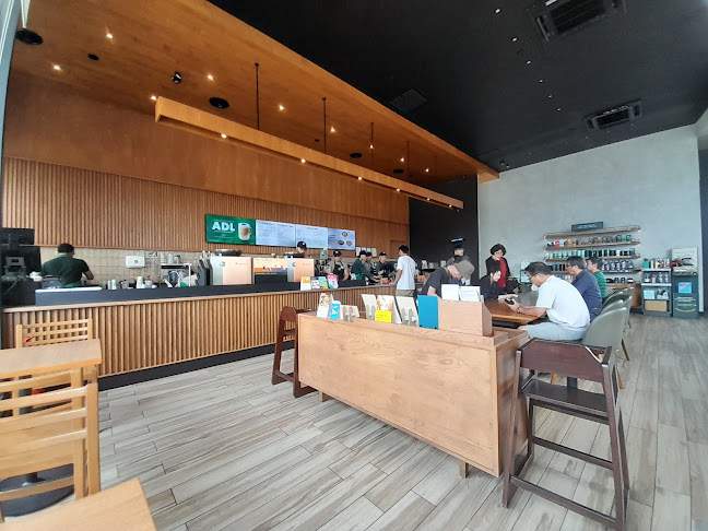 Starbucks Iramanis - Gastronomi dan perhotelan