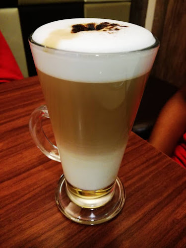 Opinii despre Molten Chocolate Cafe Uptown Damansara în Petaling Jaya - Gastronomi dan perhotelan