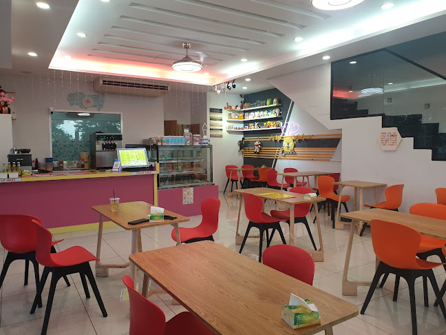 Queen Bee Ice Cream Dessert Shop