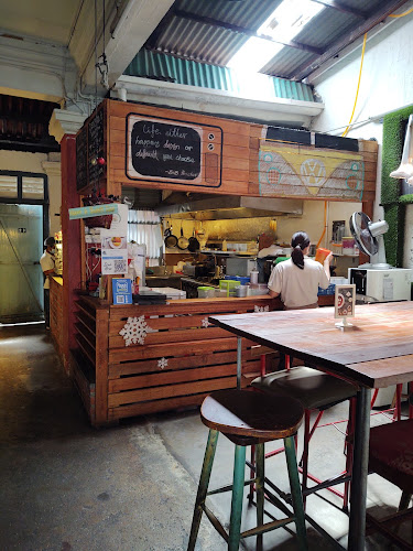 Comentarii opinii despre The Mugshot Cafe