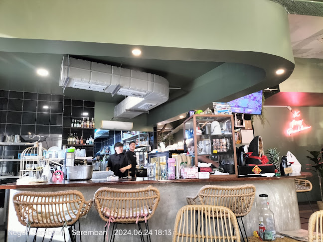 Alexandria's coffee & dining - Gastronomi dan perhotelan