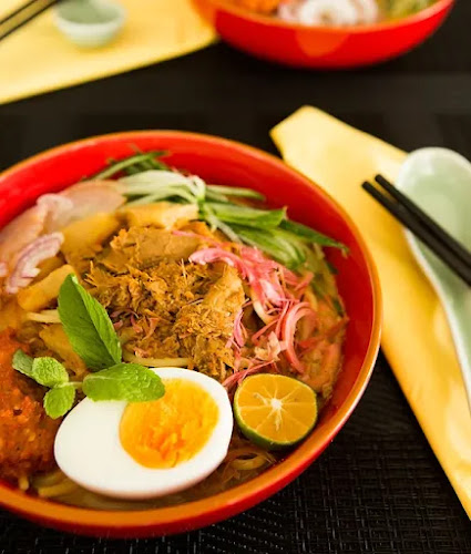 Opinii despre Ahh-Yum (Suria KLCC) în Kuala Lumpur - Gastronomi dan perhotelan