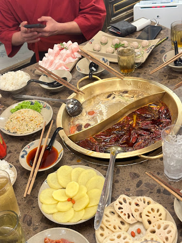 Xiao Long Kan Hotpot 小龙坎老火锅 - Gastronomi dan perhotelan