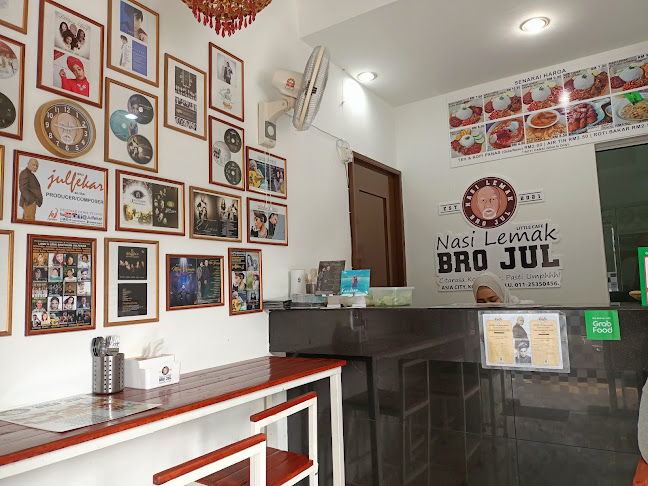 Nasi Lemak Bro Jul (Marina Court Resort Condo Kota Kinabalu Sabah)